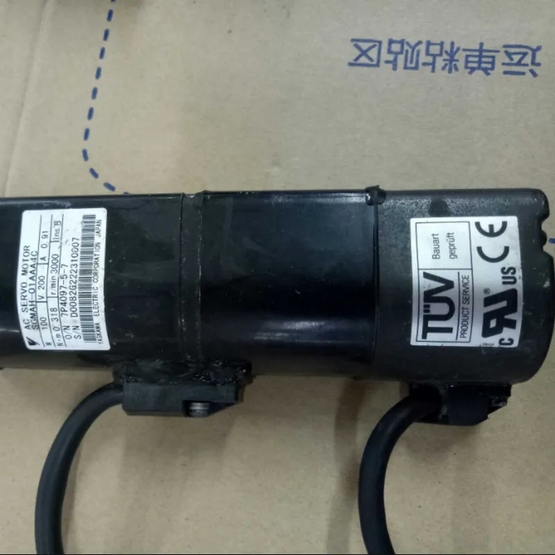 Использованный протестированный рабочий SGMAH-01AAA4C серводвигатель переменного тока
