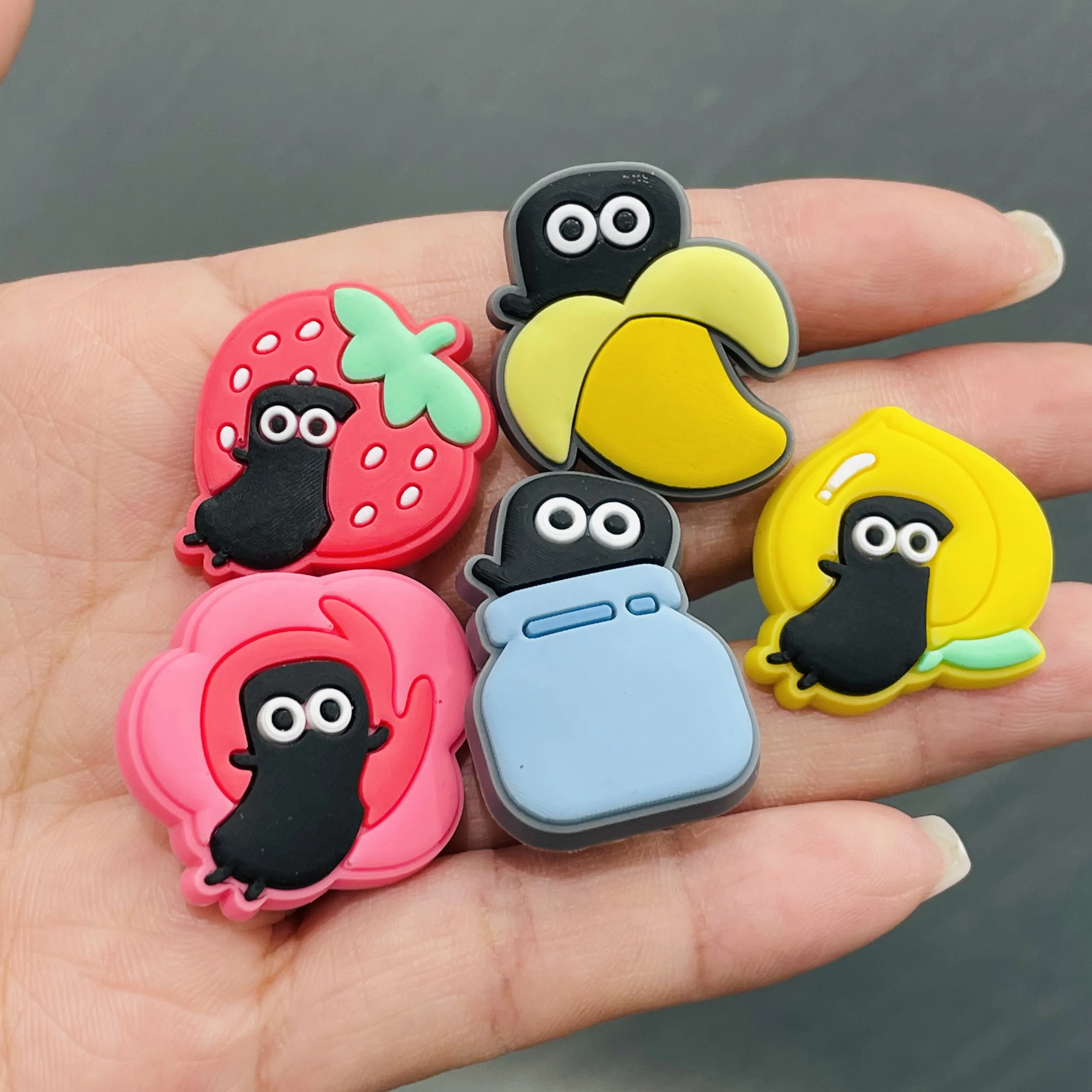 

Single Sale 1Pcs Fruit Cartoon PVC Shoe Charms Garden Shoe Accessories Sandals Decoration Clog for Wristband Croc Jibz Kids gift