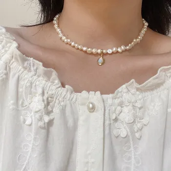 

Modern Design Romantic Sweet Moonstone Irregular Shaped Baroque Freshwater Pearl Necklace Women Retro Court Style Clavicle Chain