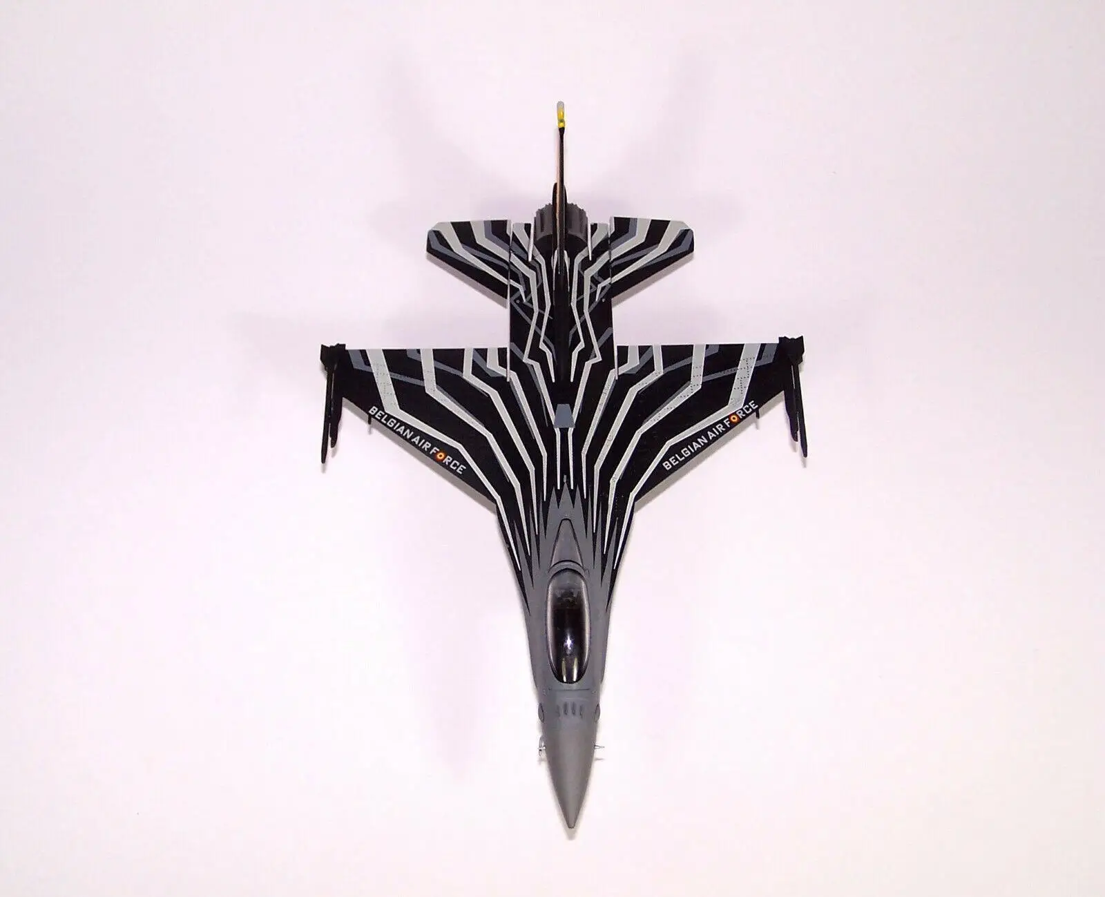 Herpa Бельгия Lockheed F-16AM 1/72 литье под давлением модель самолета