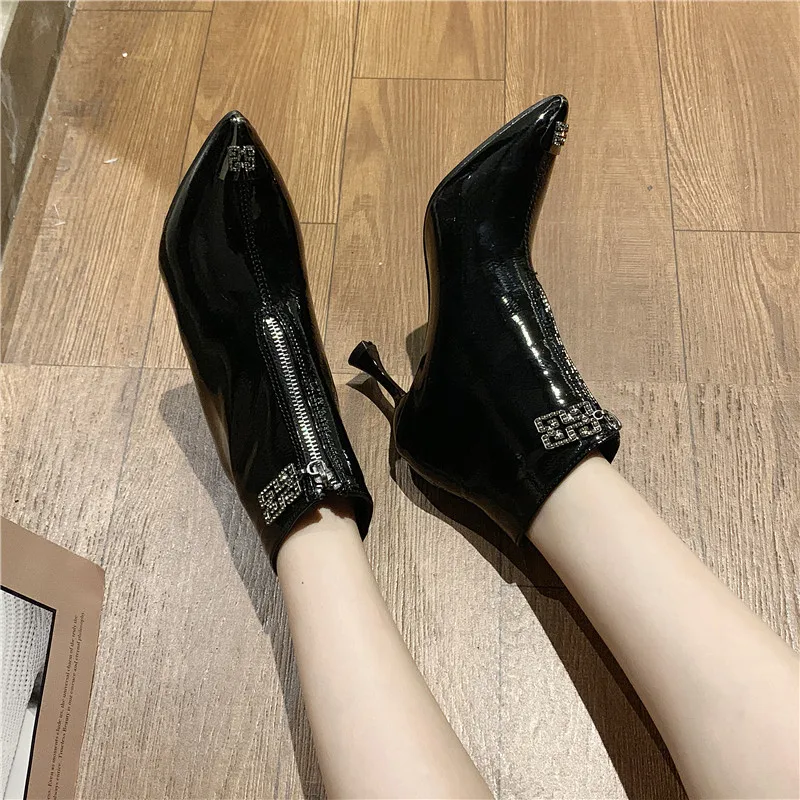 Bottes femme Новинка 2019 года стильные модные однотонные ботинки гладиаторы с острым