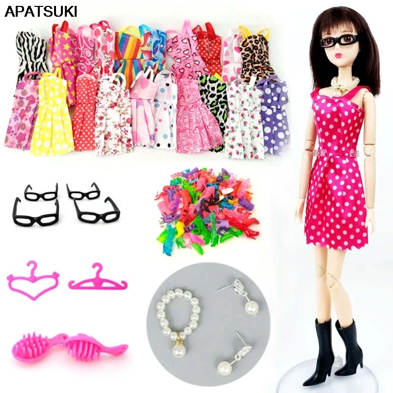 30 Oge Set Bebek Aksesuarlari 10 Cift Ayakkabi Ve 10 Moda Elbise Barbie Bebek Kiyafet Elbise Kolye Kupe Gozluk Tarak Dolls Aliexpress