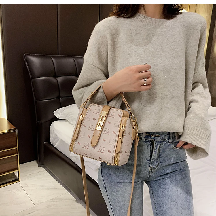 European and American Fashion Autumn and Winter New Wild loui vuiton Messenger Bag Old Flower Foreign Women Handbag