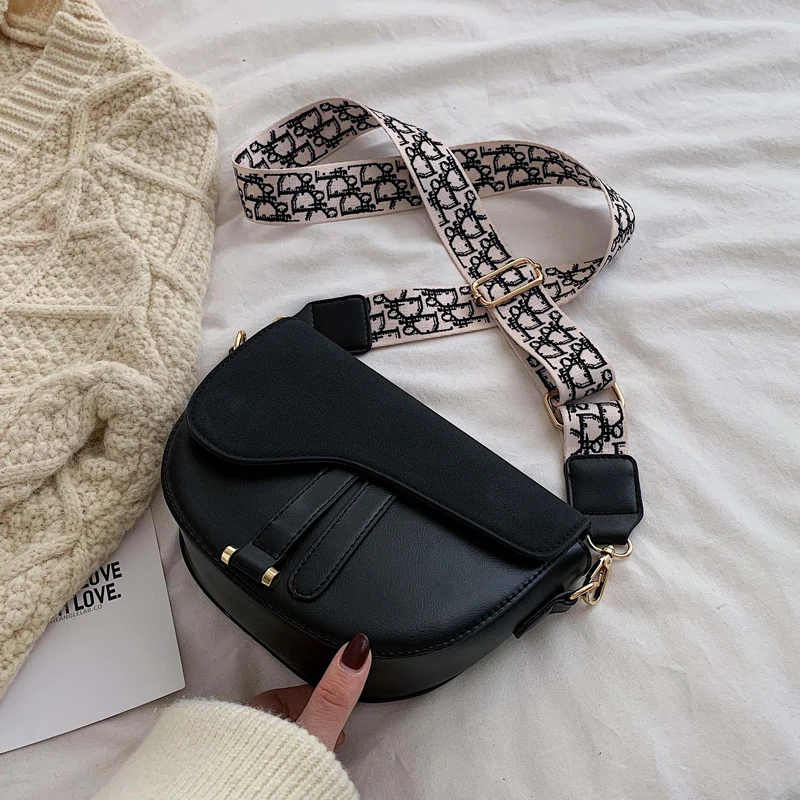 

Autumn winter net red small black bag women's bag 2020 new fashion Korean version versatile messenger bag wide shoulder belt
