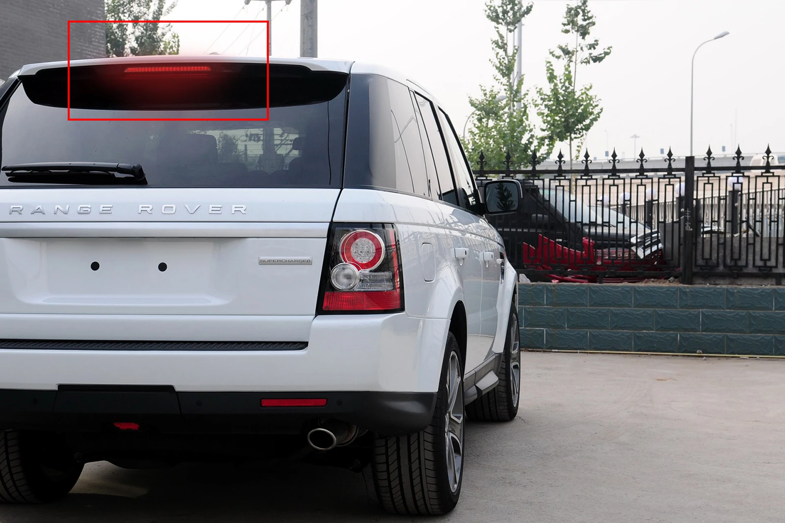Для Range Rover Sport 2010-13 третий высокий уровень светодиодный спойлер стоп-светильник красный