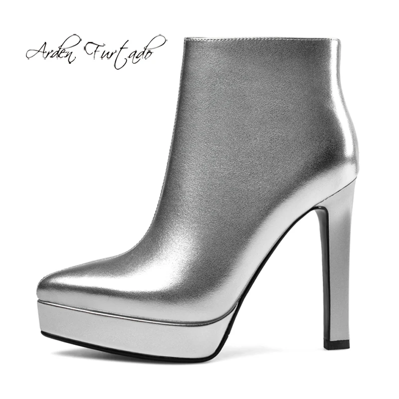 Модные женские зимние ботинки с острым носком на массивном каблуке молнии