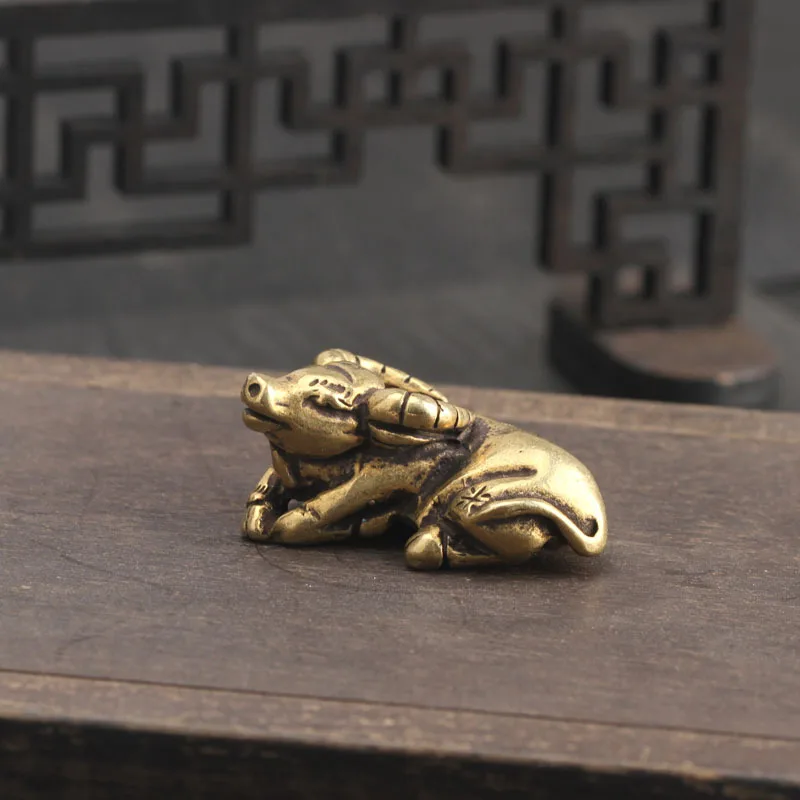 Small Bronze Ox Pendant Solid Brass Chinese Zodiac Ornament Cattle Sculpture Geomancy Gift | Дом и сад