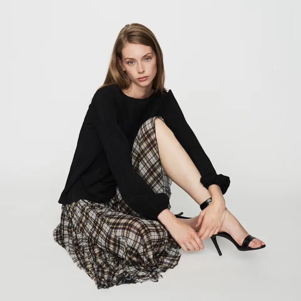 

In The Fall of 2019 The New British Style Pattern Irregular Pleated Half-length Skirt Plaid Women Skirts
