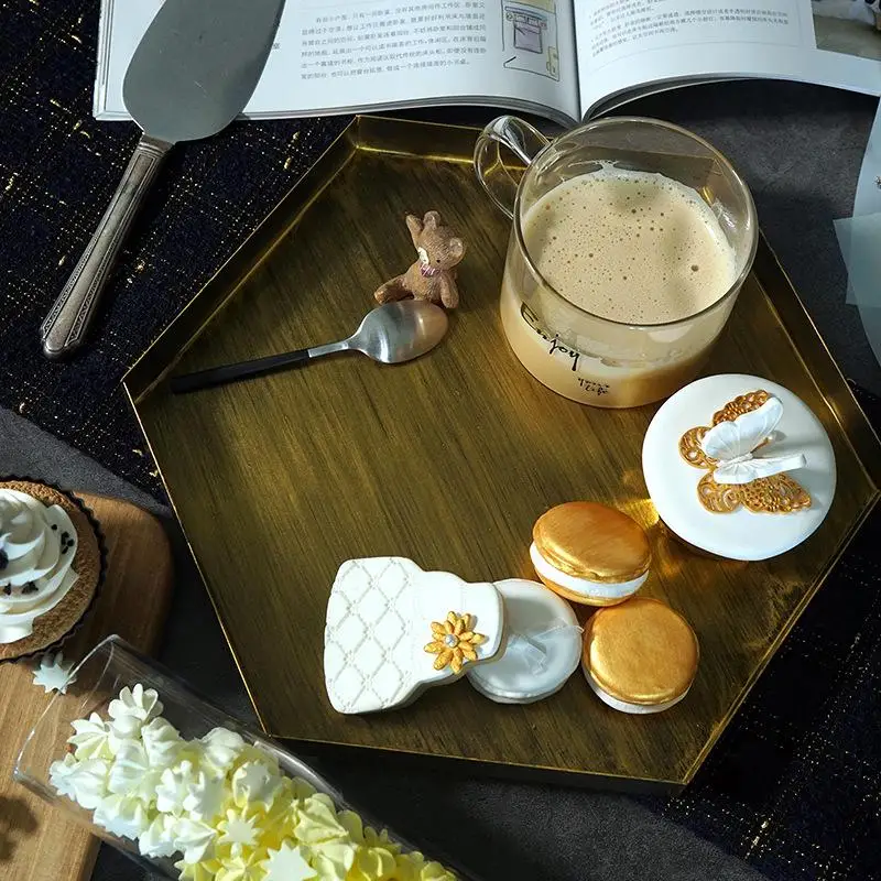 Nordic Geometric Gold Trays Metal Iron Food Fruit Plate Desktop Makeup Organizer Jewelry Dish Retro Home Party Trays Decorative