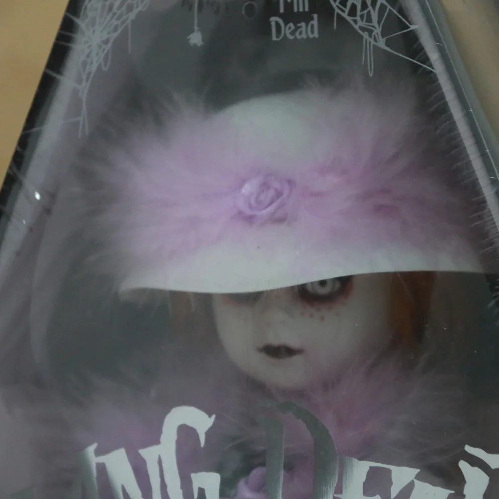 Куклы живая мертвая Серия 23 Betsy Jennocide фигурка игрушки Mezco оригинальная