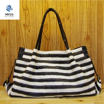 

2019 new women's bag Genuine Leather Woman Baotou Layer Cowhide Leisure Time Joker Stripe Package Single Shoulder Bale