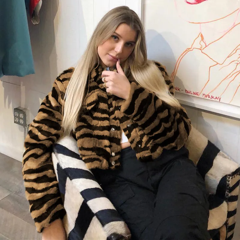 

Hot sale 2019 Winter new tiger print lapel Full sleeve Short Slim Single-Breasted thickened Rabbit Fur warm stylish Casual coat