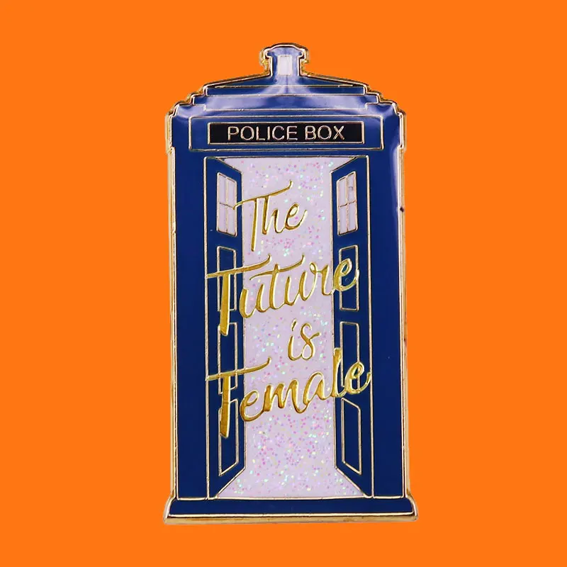 

Креативные эмалированные значки в виде телефонной будки, забавные Металлические Значки для рюкзака, шляпы, сумки, воротника, отворота, модные украшения, подарки