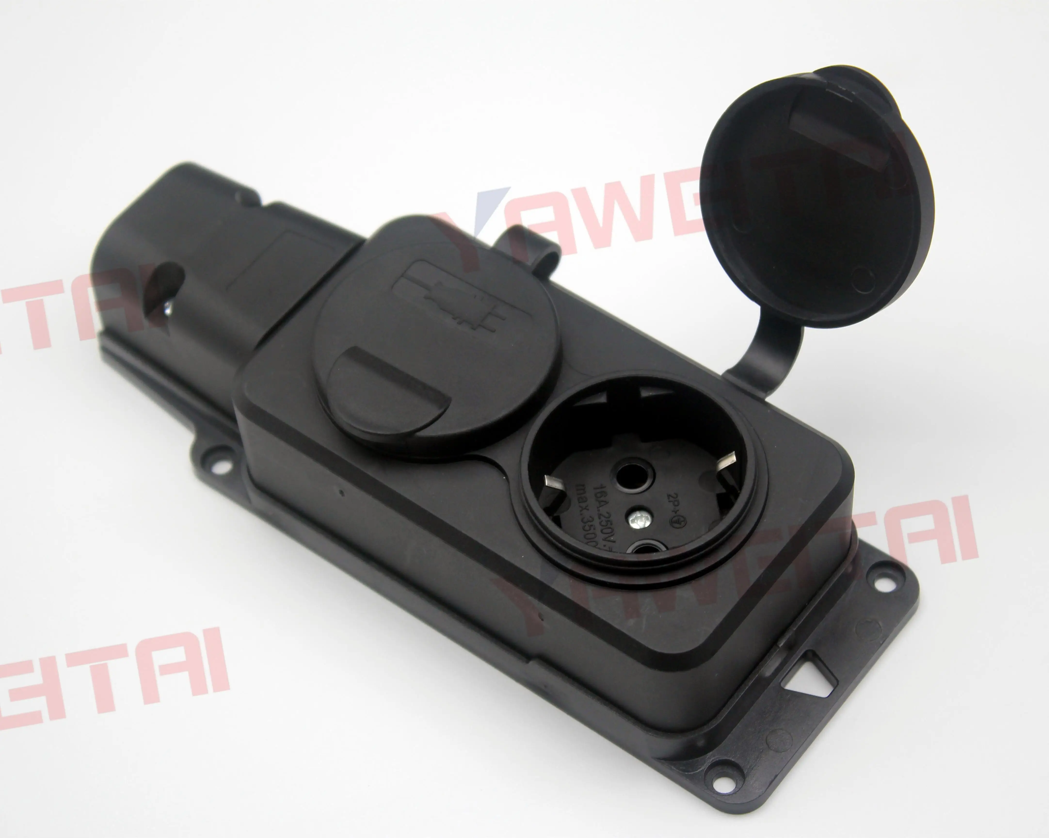 tomada de chuva ao ar livre a 02