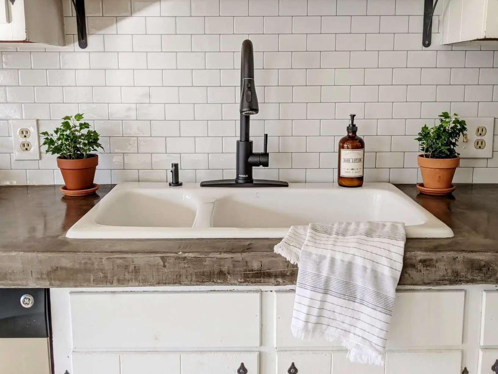 Granite White Art3d 10-Sheet Easy DIY Backsplash Tile Peel and Stick for Kitchen Bathroom 
