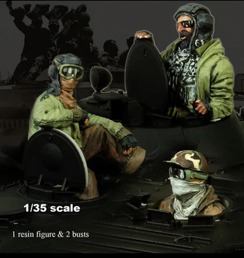 Неразборная 1/35 старинная экипаж танка (1 фигурка и 2 бюста) (без резервуара)
