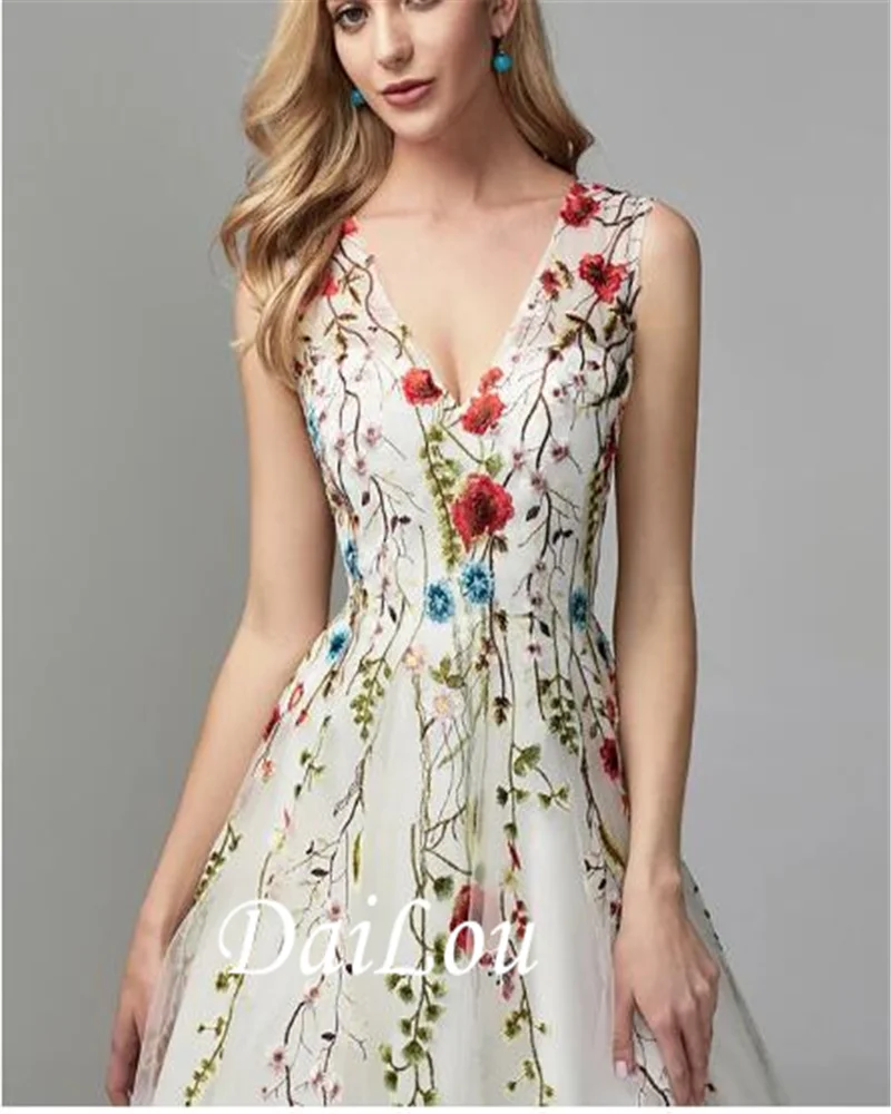 A-Line White Floral Quinceanera Formal Evening Dress V Neck Sleeveless Floor Length Lace Tulle with Embroidery Appliques 2021 A-Line White Floral Quinceanera Formal Evening Dress V Neck Sleeveless Floor Length Lace Tulle with Embroidery Appliques 2021