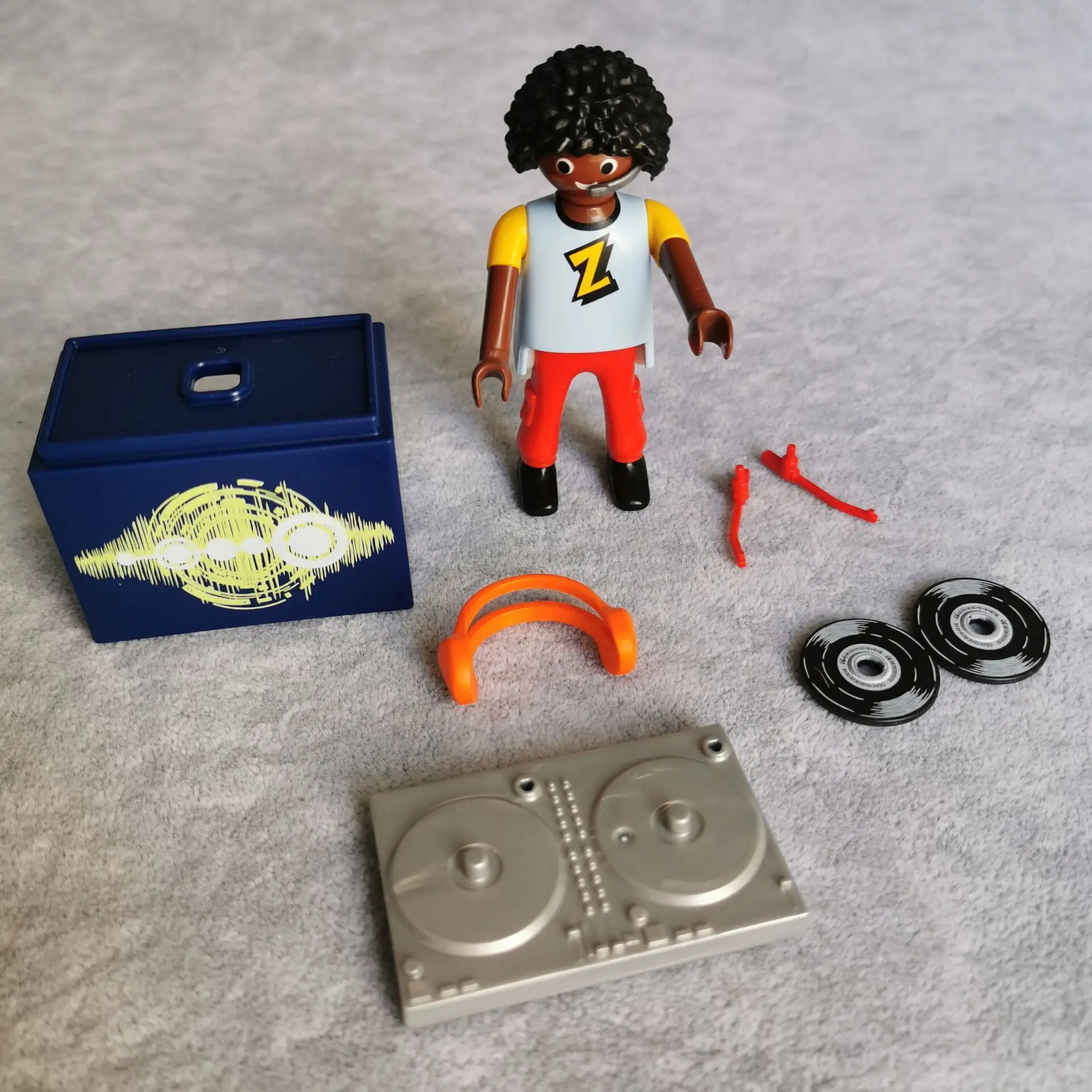 

5377 high quality of the DJ Playing pocket building block