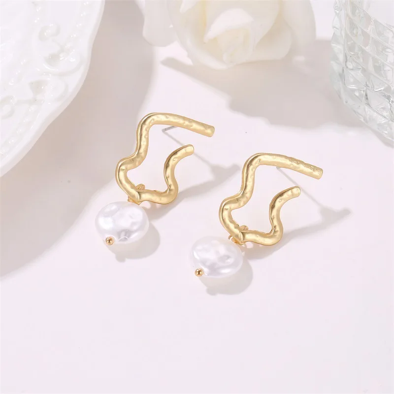 

Hot Style Korean Version of High Quality Geometric Temperament Irregular Pearl Baroque Earrings Wholesale Drop Earrings