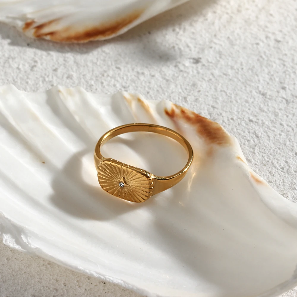

Trendy Vintage Divergent Stripe Zircon Ring For Women Gold Plated Stainless Steel Rings Jewelry Best Gift Popular Women Rings