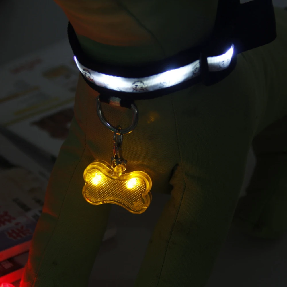 Pet Воротник Подвеска светодиодный свет форма кость Собаки ID бирка пэт безопасности Воротник Подвеска для прогулок на открытом воздухе Анти-потери