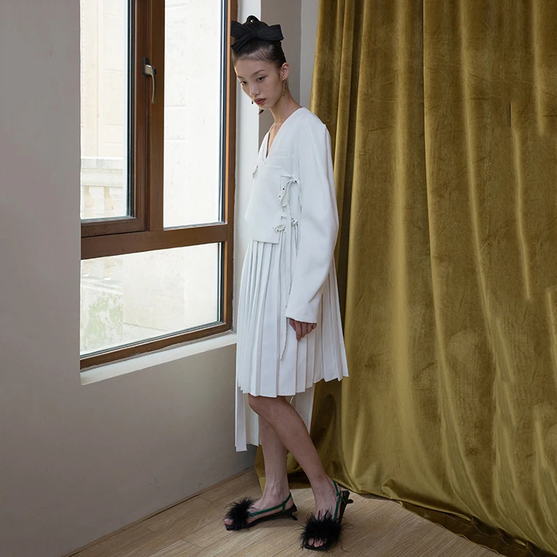 [EAM] Women White Pleated Irrgular Shirt Long