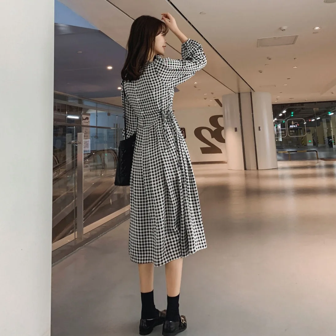 

Photo Shoot CHIC Retro Black And White Lattices Slim Fit Slimming A- line Long Skirts Long Sleeve Elegant High-waisted Crew Neck