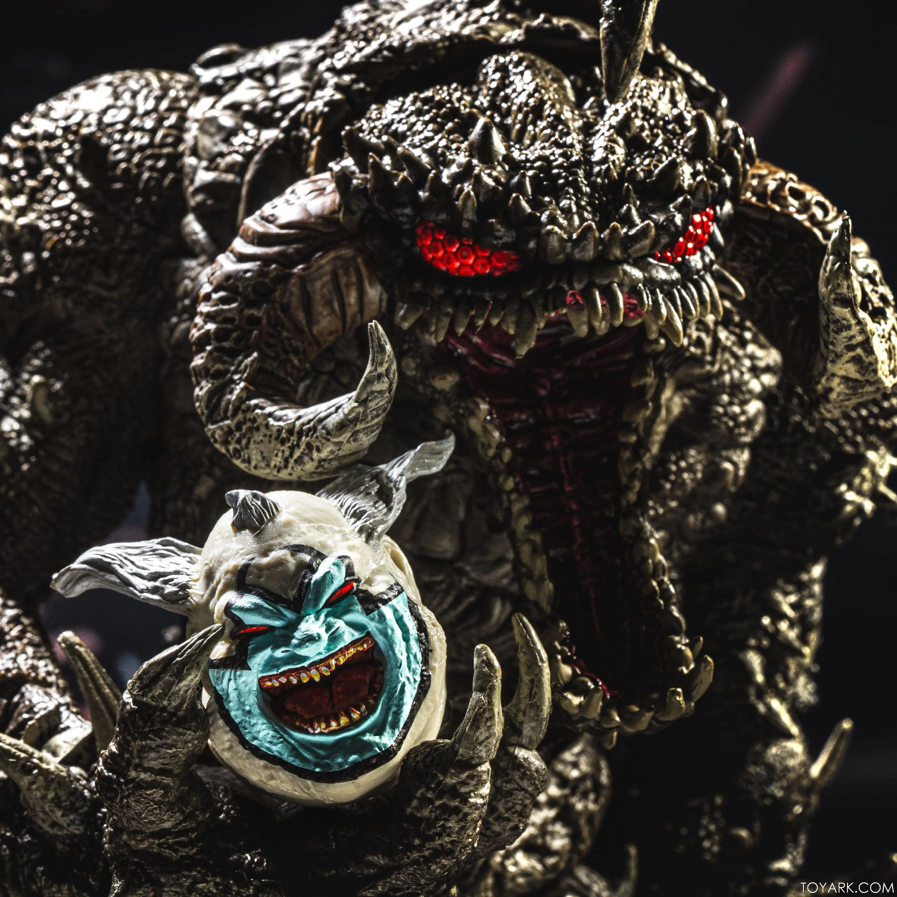 SPAWNフィギュア　VIOLATOR Amazon.com: McFarlane Toys Spawn The Violator Mega Action