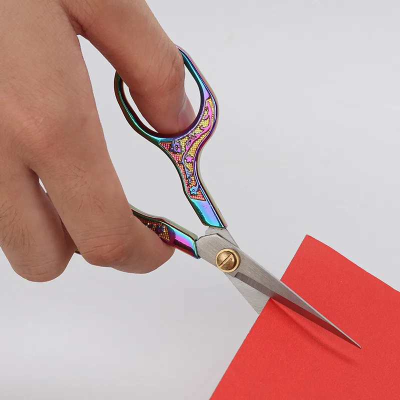 Description Picture 6 of itemSharp Golden Small Scissors Pointed Craft Embroidery Scissors Sewing Thread Cutter Sewing Shears Tailor Zig Zag Fabric Scissors