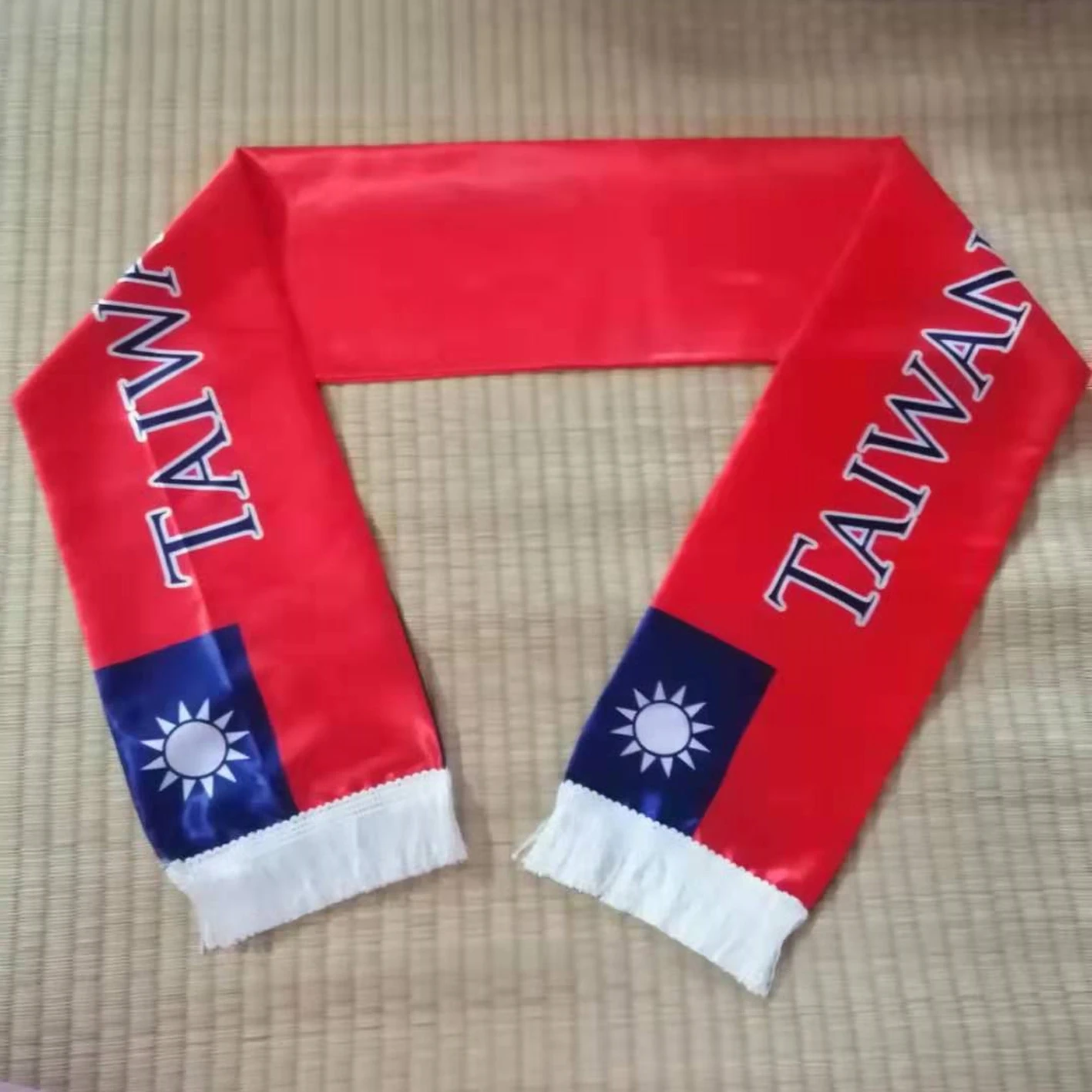 

Drop Shipping silk Satin Sublimation double sided printing China Taiwan Scarf 55"x6" with 5cm tassels for soccer fans