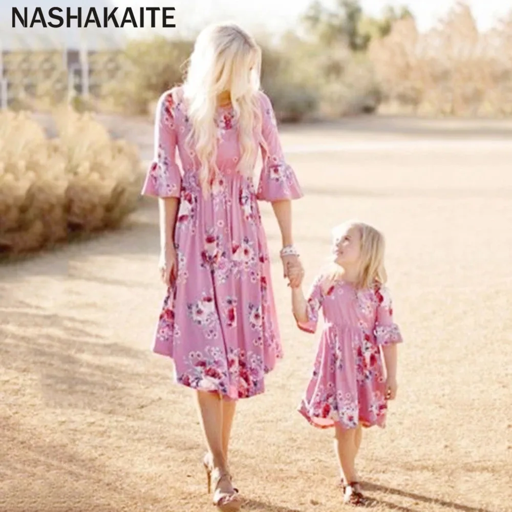 NASHAKAITE/платья для мамы и дочки; сезон весна-осень; платье с цветочным рисунком и расклешенными рукавами; одежда для мамы и дочки; moeder dochter kleding