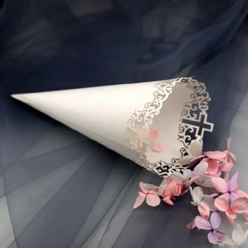 50 шт. лазерная резка крест кружева укладка конфеты Свадебная вечеринка Сувениры конусы-конфетти бумажные конусы украшения поставки подарок