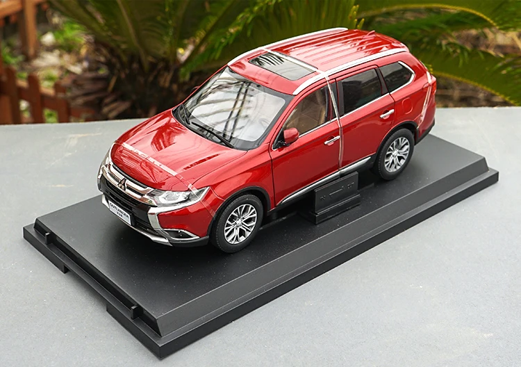 Оригинальный литья под давлением 2017 версия красный/белый 1:18 GAC Mitsubish Outlander