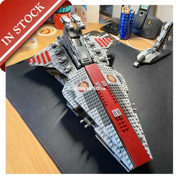 

Venator-Class Republic Attack Cruiser Star Toys Wars 8039 05042 In Stock Building Block 1100+Pcs Bricks Gifts Moive 81044