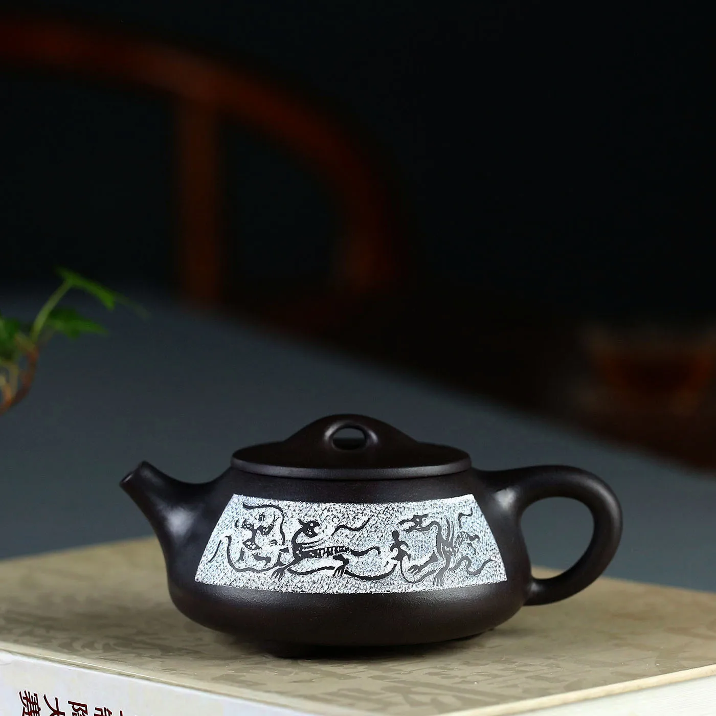 

Teapot Famous Manual Raw Ore Black Mudstone Ladle Pot Kungfu Online Infusion Of Tea Kettle Tea Set To Work In An Office Gift