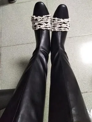 Брендовые дизайнерские женские сапоги черные рыцарские сапоги на среднем каблуке осенне-зимняя обувь с бусинами женские сапоги до колена mujer invierno