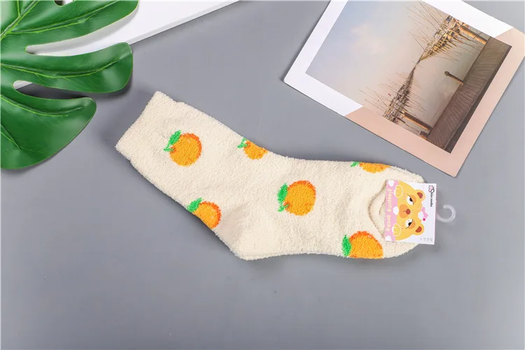 Носки из флиса с рисунком киви, клубники, персика, кораллового цвета; женские теплые хлопковые Забавные милые носки Kawaii Art Happy; корейские зимние носки Skarpetki