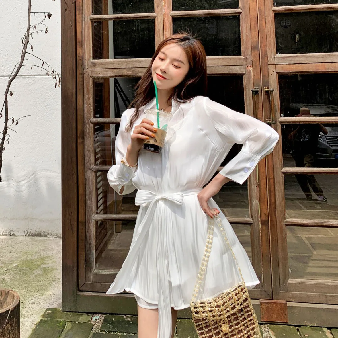

Photo Shoot CHIC Very Fairy of Coat White Waist Hugging Lace-up Sun-resistant Shirt Small Camisole Wide-Leg Shorts Three-piece S