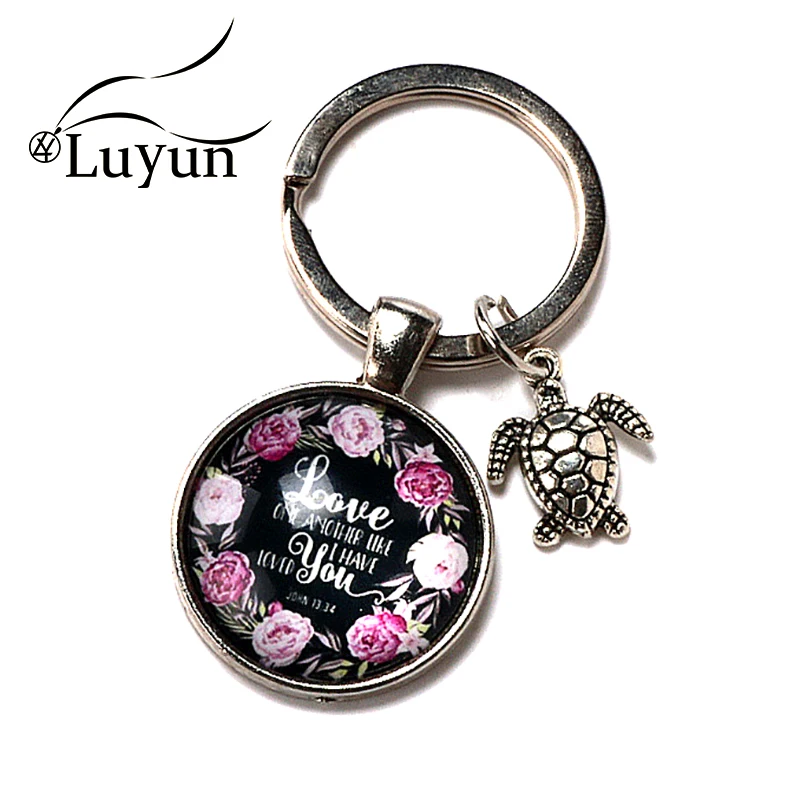 

Luyun Alloy Crystal Glass Keychain Round Classic Garland Pattern Keychain Lovers Jewelry