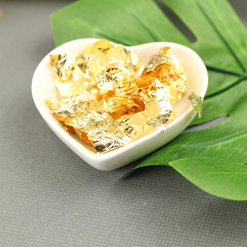 WIILII Edible Cake Decorations Gold Leaf Schabin Flakes 2g 24K Gold Decorative Dishes Chef Art Cake Ice Cream Decorating Tools