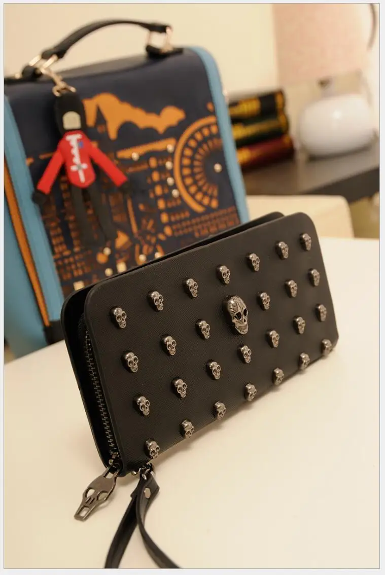 

High Quality Women Men Punk Style Clutch Bags Luxurious Designer Metal Skull Wallet Party Envelope Phone Handbag Bolsa Feminina