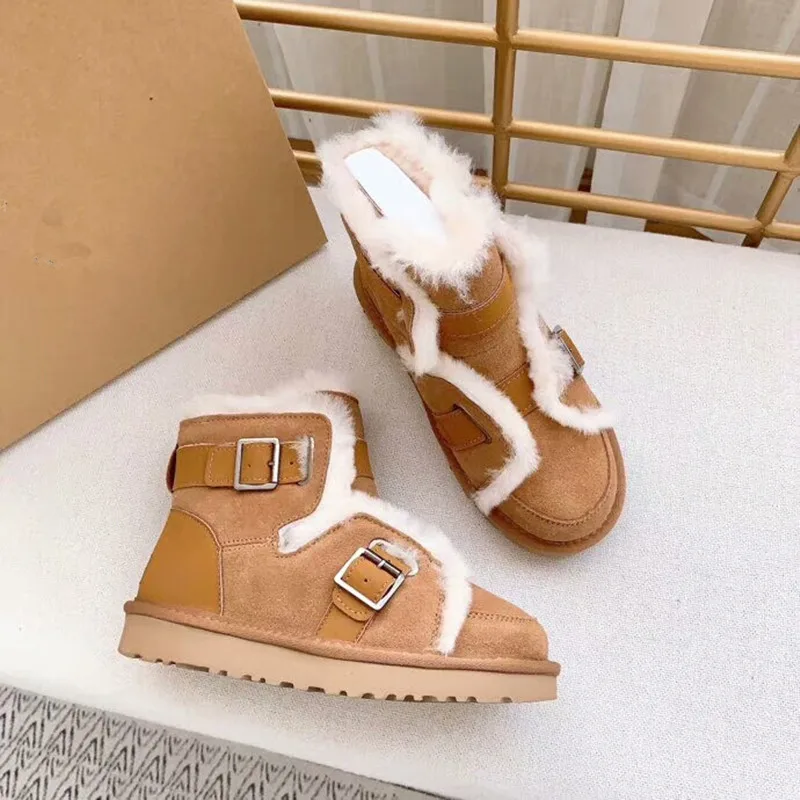Women's snow boots Winter big size thick bottom warm ankle boots Winter new fashion leather wool motorcycle Martin boots boty