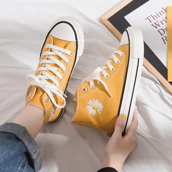 

2020 Spring New Stylish Women Shoes Daisy Embroidery Fashion Trends Girl Sneakers Cloth Shoes Flower Yellow High Lace All Match
