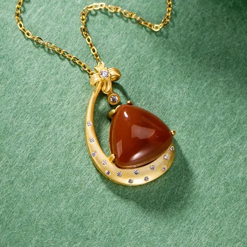 

S925 pure silver gold-plated high-grade inlaid South Red Agate personalized moon cradle women's Pendant Set chain