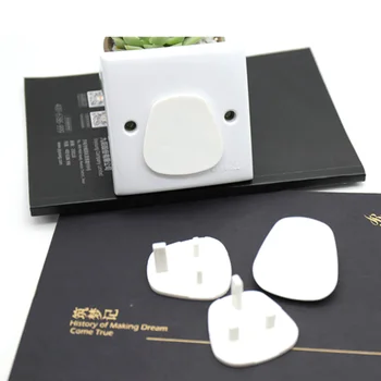 

UK Plug 3 Hole Power Socket Outlet Cover Baby Child Electrical Safety Protector Guard Plastic Protection Caps for Baby Safety