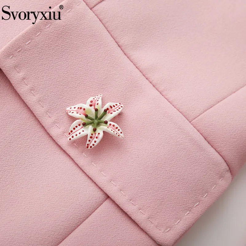 Kopen Svoryxiu Designer Herfst Winter Roze Lange Trenchcoat vrouwen lelie Bloem Print Voering Custom Single Breasted Jas Uitloper