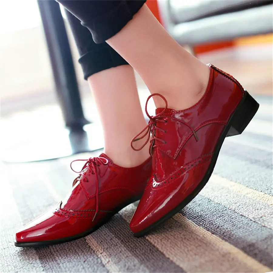 Spring Autumn Women Flats British Patent Leather Derbies Pointed Toe Casual Dress Party Lace Up Oxfords Red Black Lady Brogues