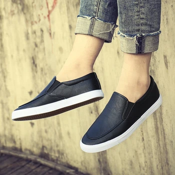 

Fashion Men Loafers Slip On Casual Leather Shoes Mens Comfortable Moccasins Shoes Breathable Sneakers 2020 New Black White Flats