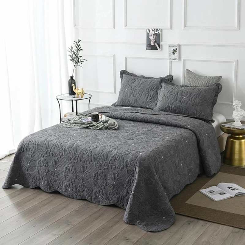 1 шт. покрывало на кровать + 2 наволочки темно серый пион жаккардовый Комплект