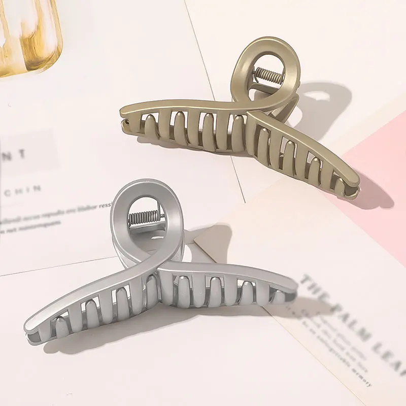

2020 New Korean Vintage Design Geometric Chain Cross Distortion Metal Hair Clip Hair Accessories for Women